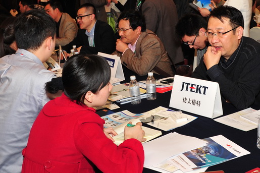 Japan JTEKT Talking with Suppliers
