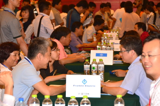 Enthusiastic Disscussion between Purchasers & Suppliers