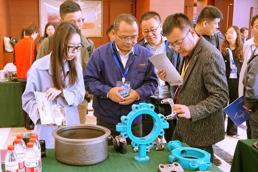 Purchasers are visiting sample booths